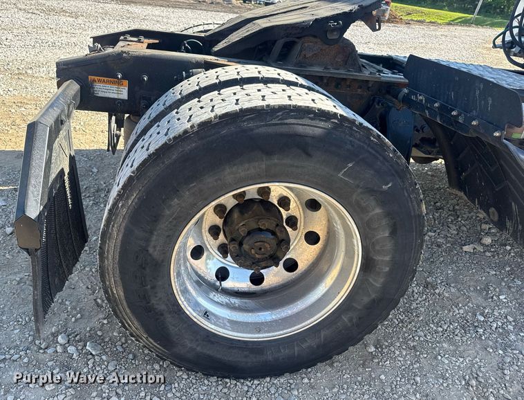 image for item EN4561 2014 Freightliner M2 semi truck