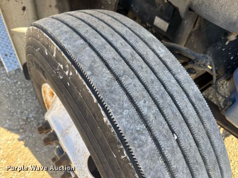 image for item EN4561 2014 Freightliner M2 semi truck