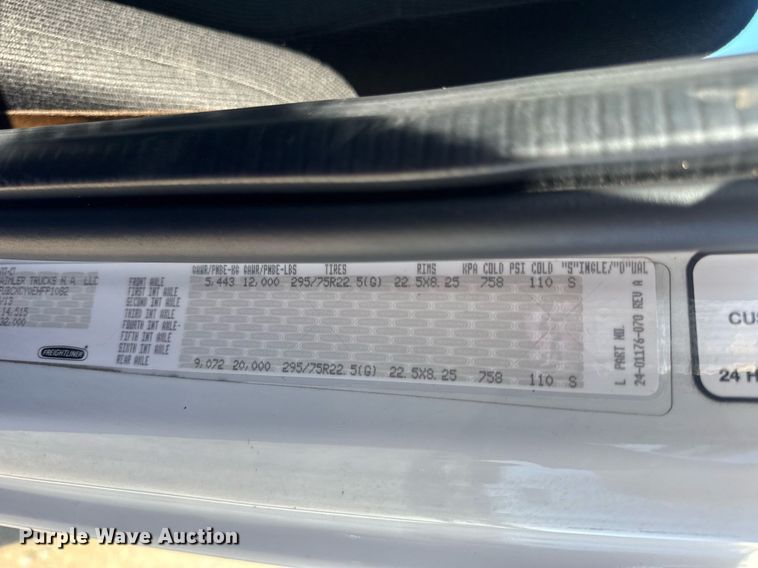 image for item EN4561 2014 Freightliner M2 semi truck