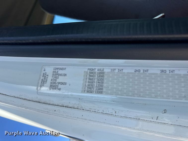 image for item EN4561 2014 Freightliner M2 semi truck