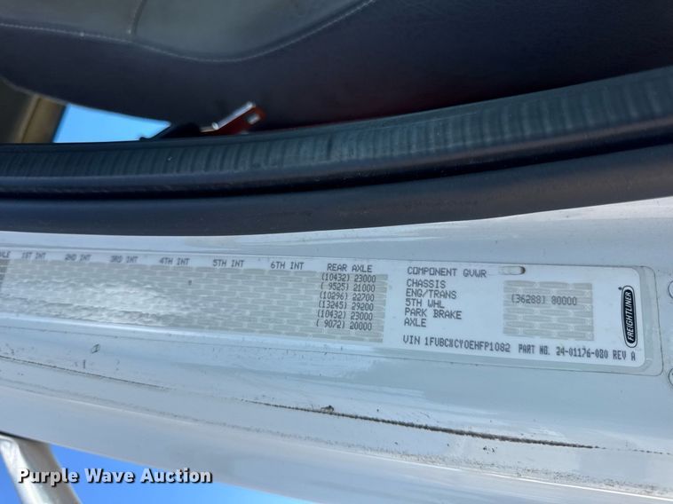 image for item EN4561 2014 Freightliner M2 semi truck