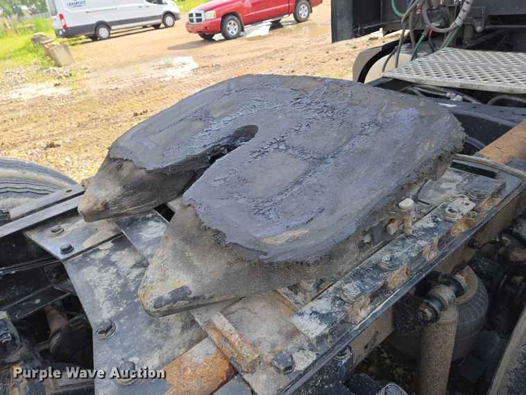 image for item EN8039 2014 Kenworth T680 semi truck