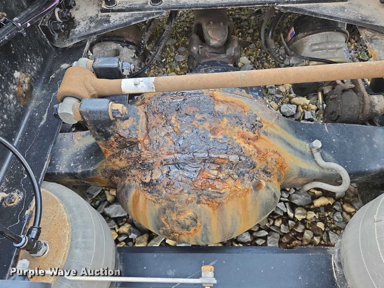 image for item EN8039 2014 Kenworth T680 semi truck