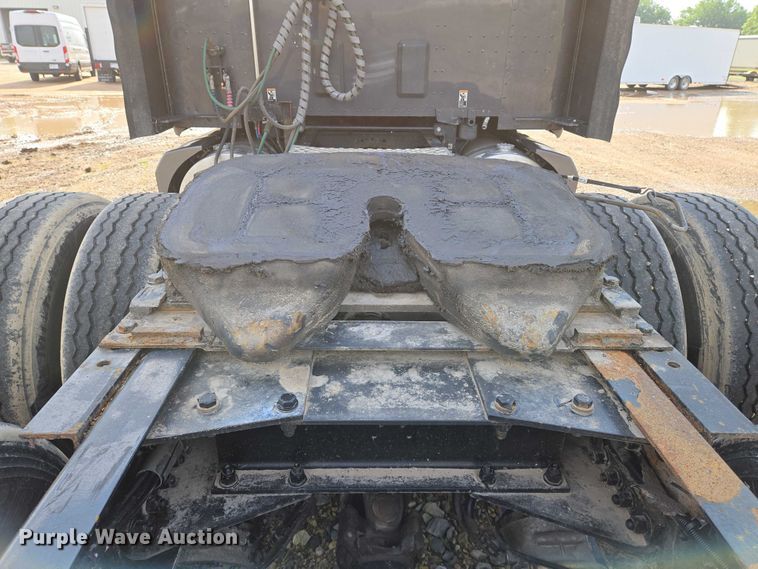 image for item EN8039 2014 Kenworth T680 semi truck