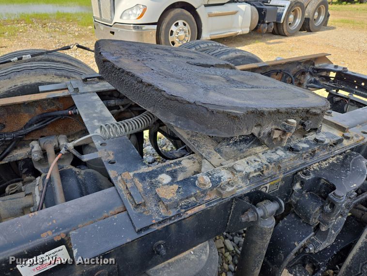 image for item EN8039 2014 Kenworth T680 semi truck