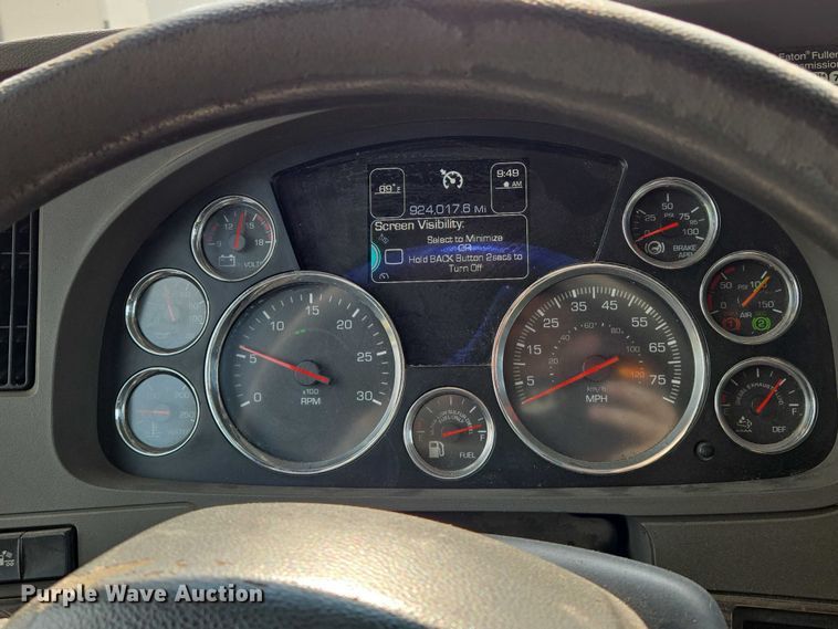 image for item EN8039 2014 Kenworth T680 semi truck