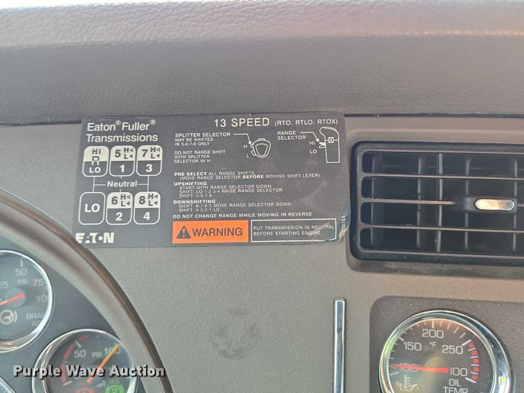 image for item EN8039 2014 Kenworth T680 semi truck