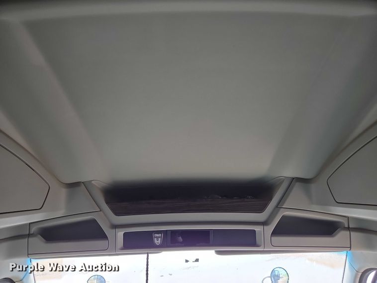 image for item EN8039 2014 Kenworth T680 semi truck