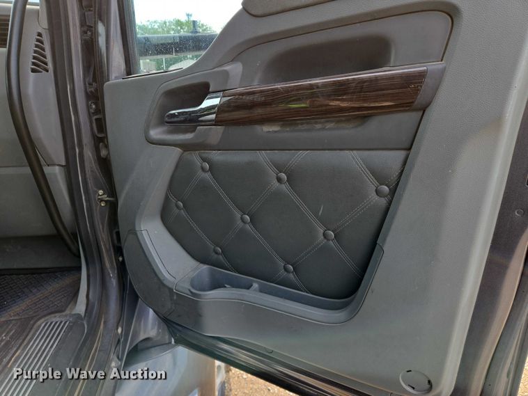 image for item EN8039 2014 Kenworth T680 semi truck