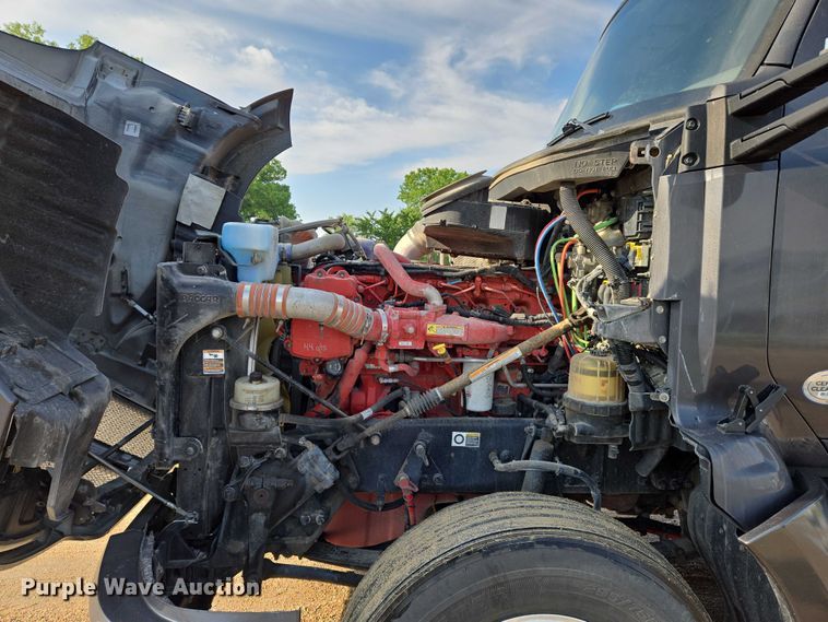 image for item EN8039 2014 Kenworth T680 semi truck