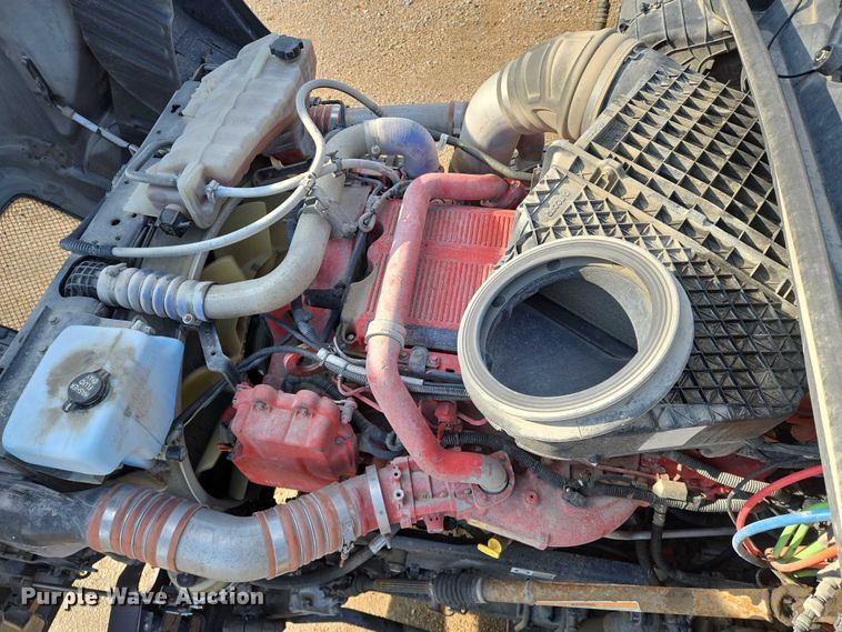 image for item EN8039 2014 Kenworth T680 semi truck