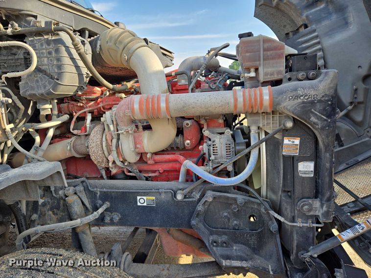 image for item EN8039 2014 Kenworth T680 semi truck