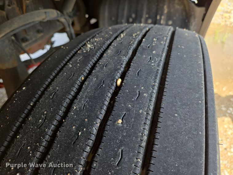 image for item EN8039 2014 Kenworth T680 semi truck