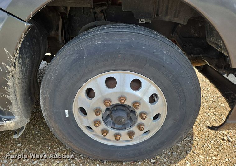 image for item EN8039 2014 Kenworth T680 semi truck