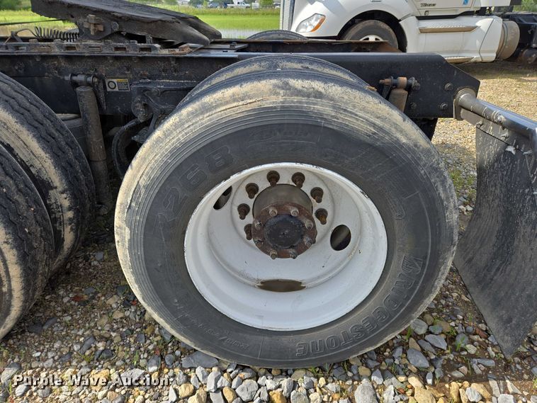 image for item EN8039 2014 Kenworth T680 semi truck