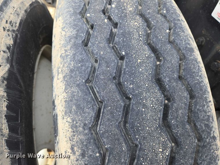 image for item EN8039 2014 Kenworth T680 semi truck