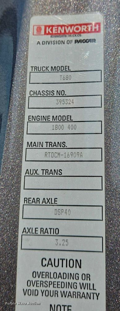 image for item EN8039 2014 Kenworth T680 semi truck