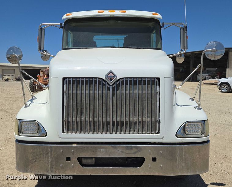 image for item EO0830 2007 International 9400i semi truck