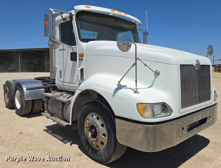 image for item EO0830 2007 International 9400i semi truck