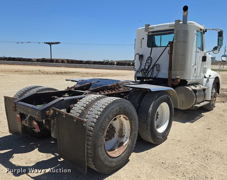 image for item EO0830 2007 International 9400i semi truck