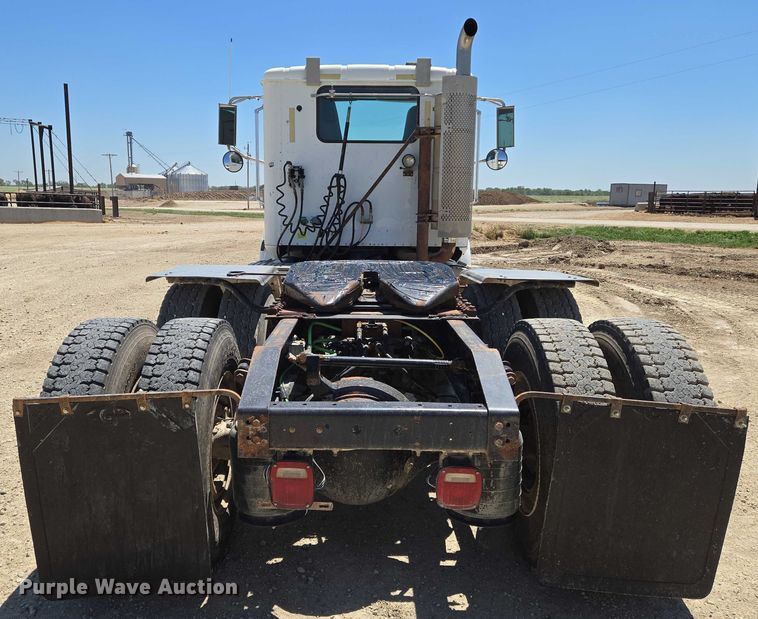 image for item EO0830 2007 International 9400i semi truck