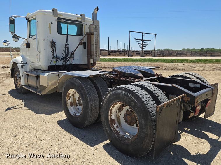 image for item EO0830 2007 International 9400i semi truck