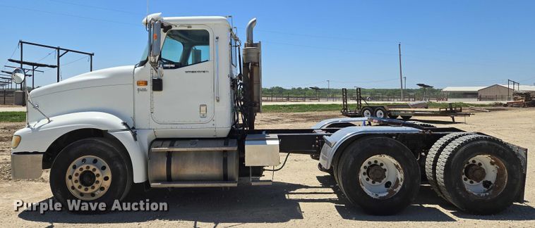 image for item EO0830 2007 International 9400i semi truck