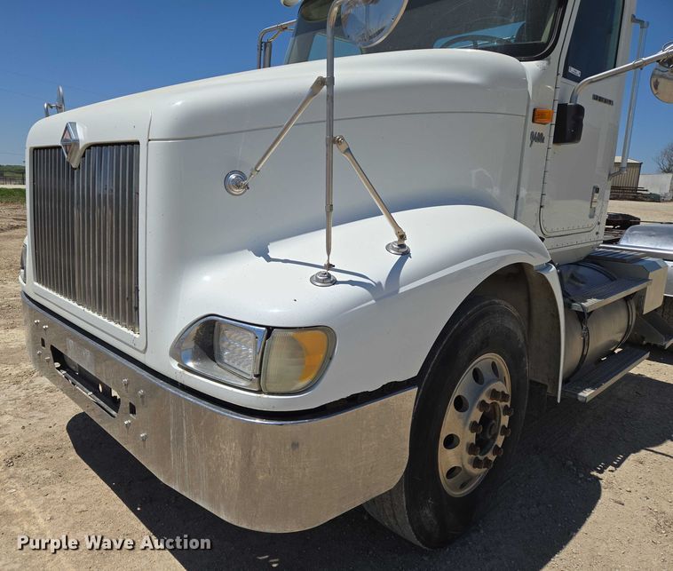 image for item EO0830 2007 International 9400i semi truck