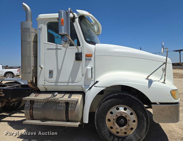 image for item EO0830 2007 International 9400i semi truck