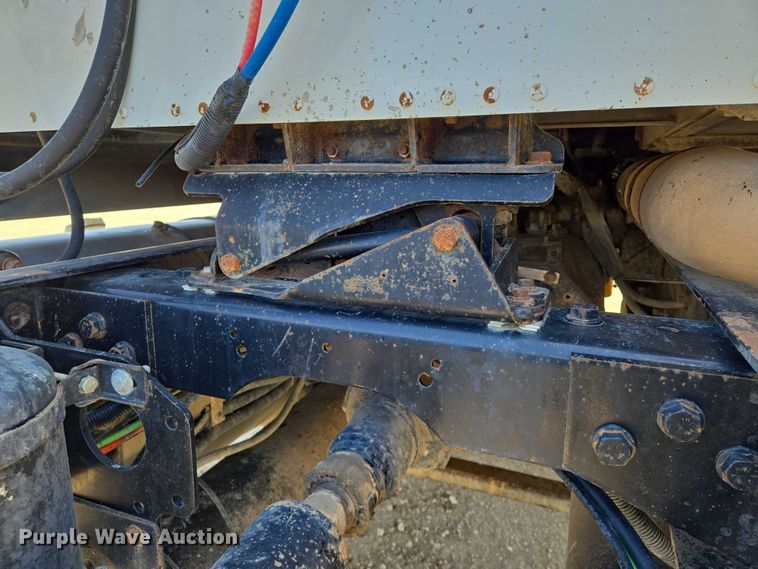 image for item EO0830 2007 International 9400i semi truck