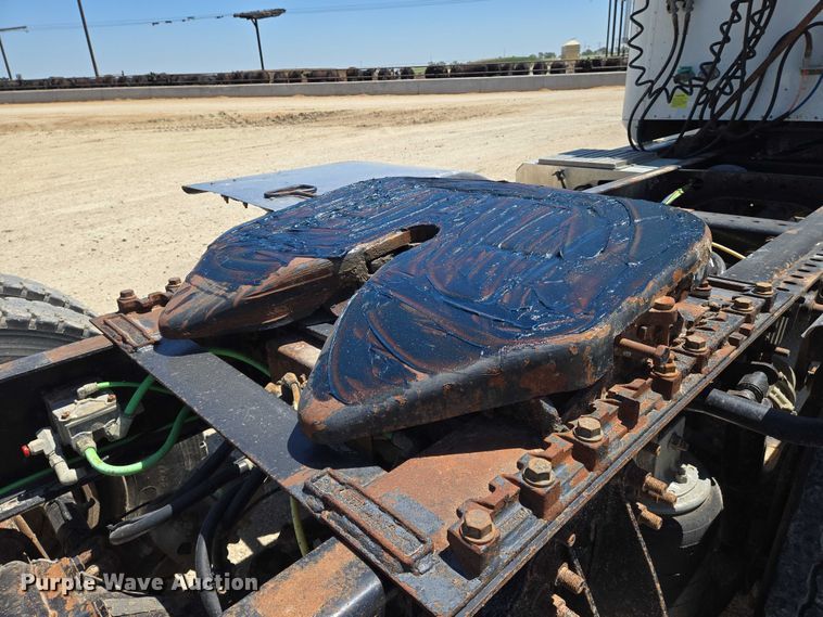 image for item EO0830 2007 International 9400i semi truck