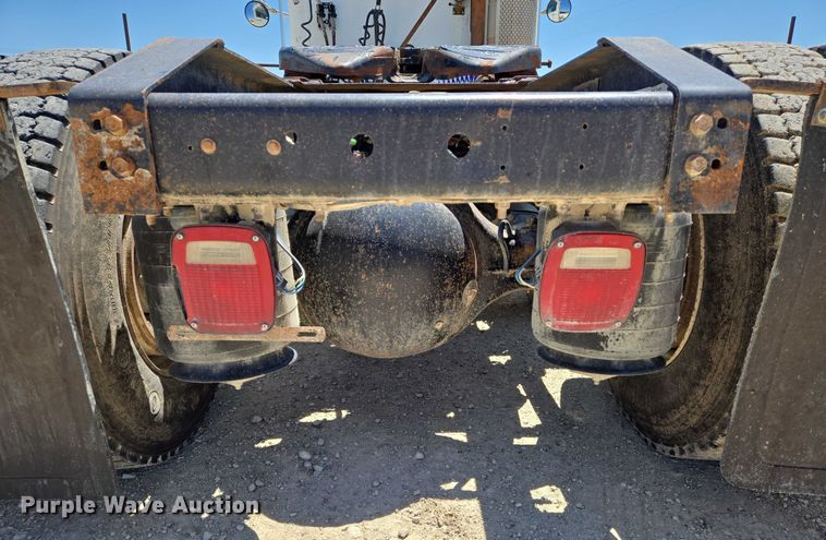 image for item EO0830 2007 International 9400i semi truck