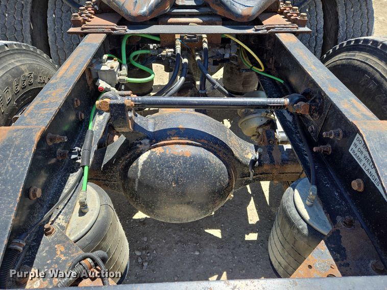 image for item EO0830 2007 International 9400i semi truck