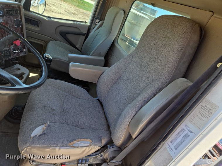 image for item EO0830 2007 International 9400i semi truck