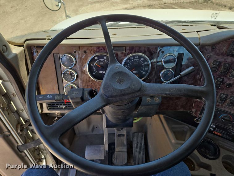 image for item EO0830 2007 International 9400i semi truck