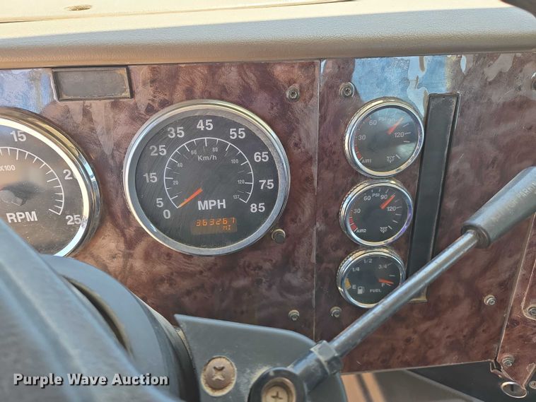 image for item EO0830 2007 International 9400i semi truck