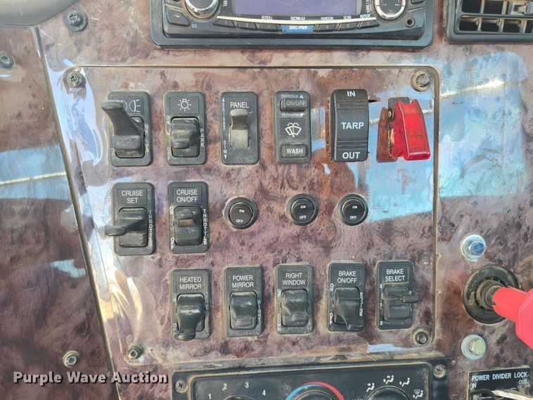 image for item EO0830 2007 International 9400i semi truck