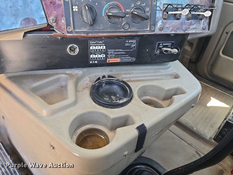 image for item EO0830 2007 International 9400i semi truck