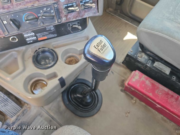 image for item EO0830 2007 International 9400i semi truck