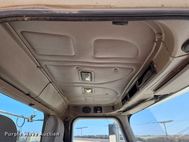 image for item EO0830 2007 International 9400i semi truck