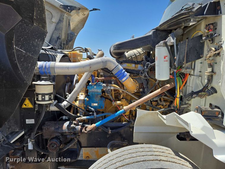 image for item EO0830 2007 International 9400i semi truck