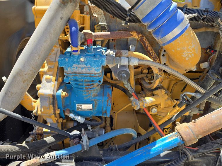 image for item EO0830 2007 International 9400i semi truck