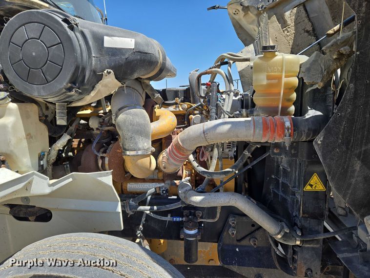 image for item EO0830 2007 International 9400i semi truck