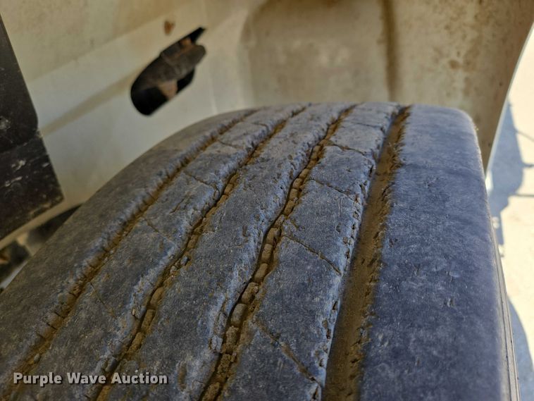 image for item EO0830 2007 International 9400i semi truck