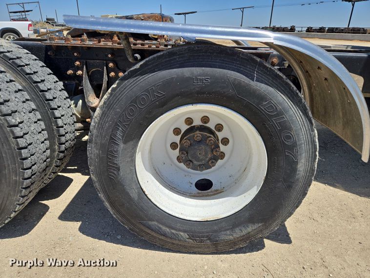 image for item EO0830 2007 International 9400i semi truck