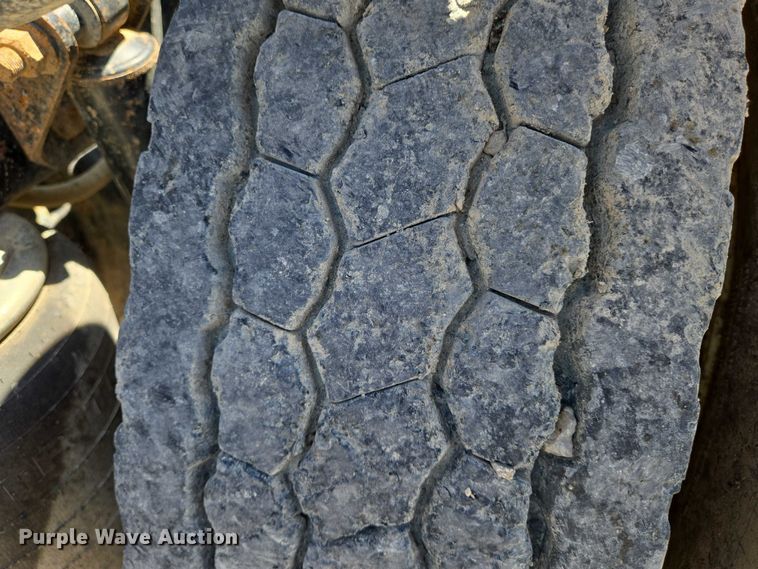 image for item EO0830 2007 International 9400i semi truck