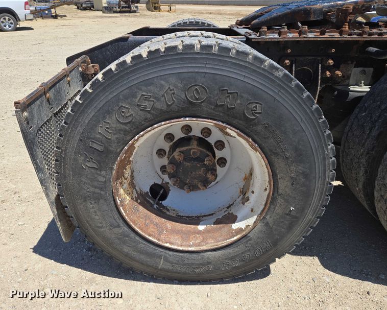 image for item EO0830 2007 International 9400i semi truck