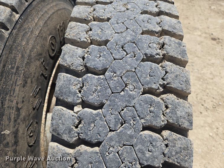 image for item EO0830 2007 International 9400i semi truck