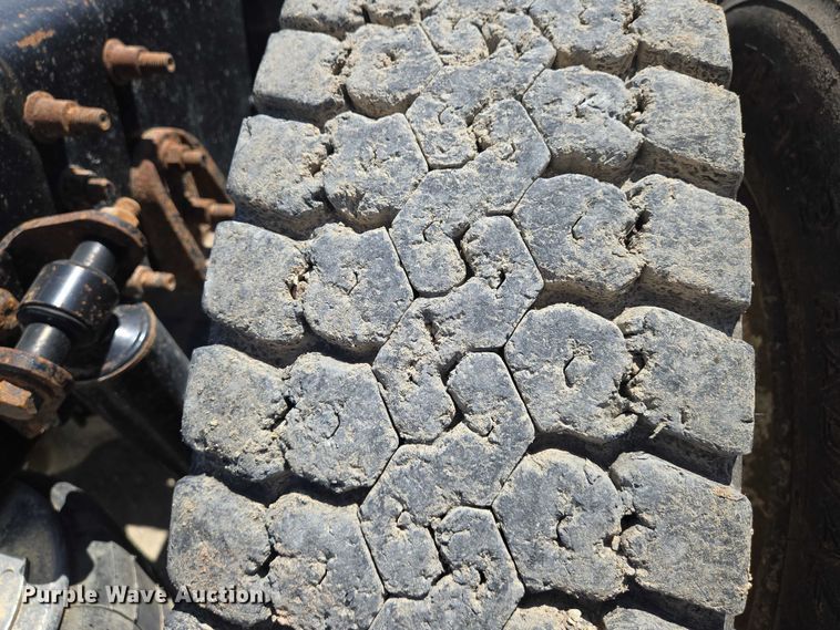 image for item EO0830 2007 International 9400i semi truck