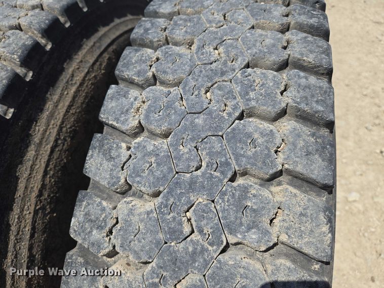 image for item EO0830 2007 International 9400i semi truck